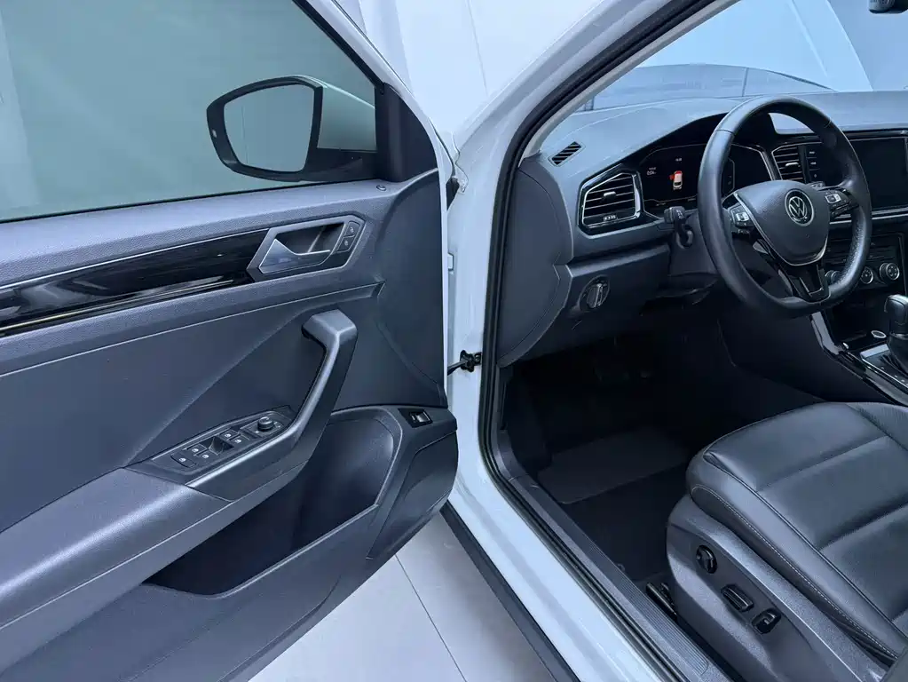 Volkswagen T-Roc — миниатюра 8