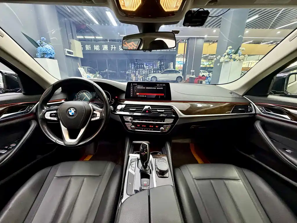 BMW 5 Series — миниатюра 9
