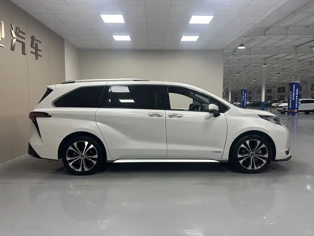 Toyota Granvia — миниатюра 8