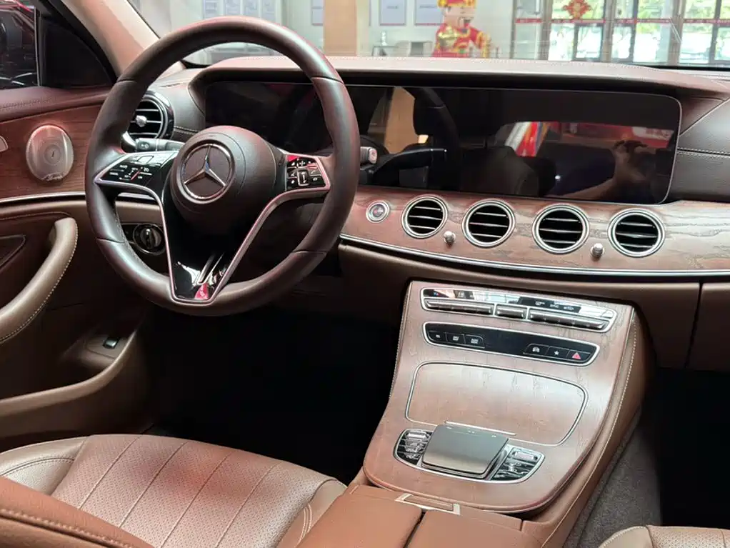 Mercedes-Benz E-Class — миниатюра 18