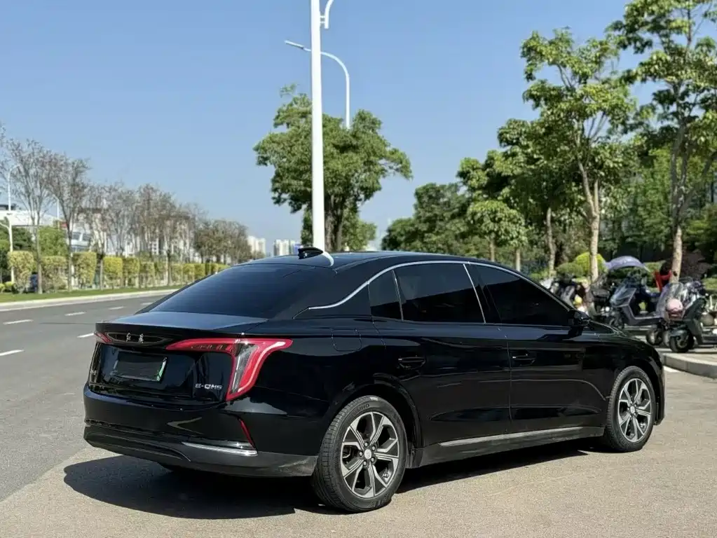 Hongqi Hongqi E-QM5 — миниатюра 7