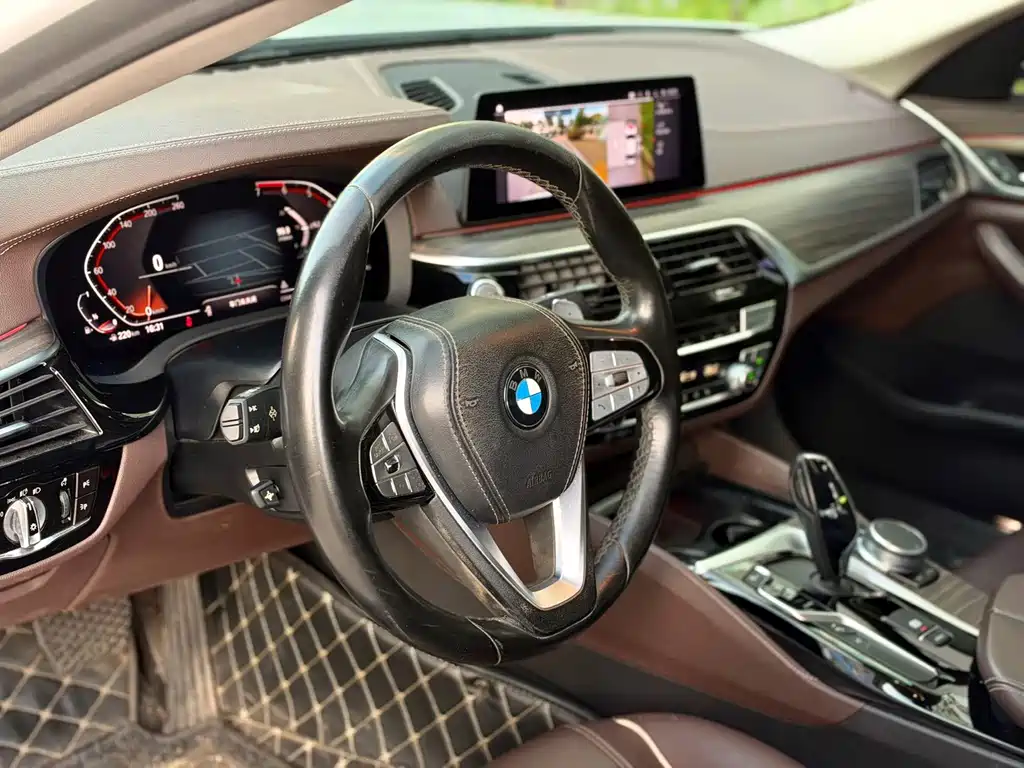 BMW 5 Series — миниатюра 12