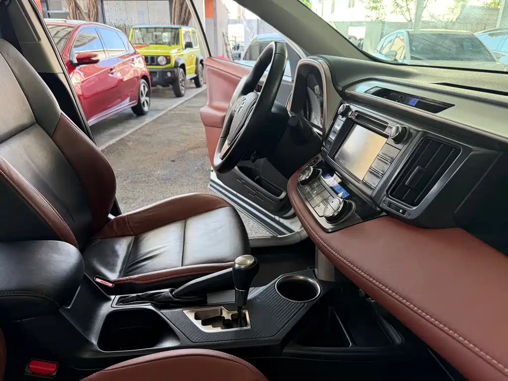 Toyota RAV4 — миниатюра 13