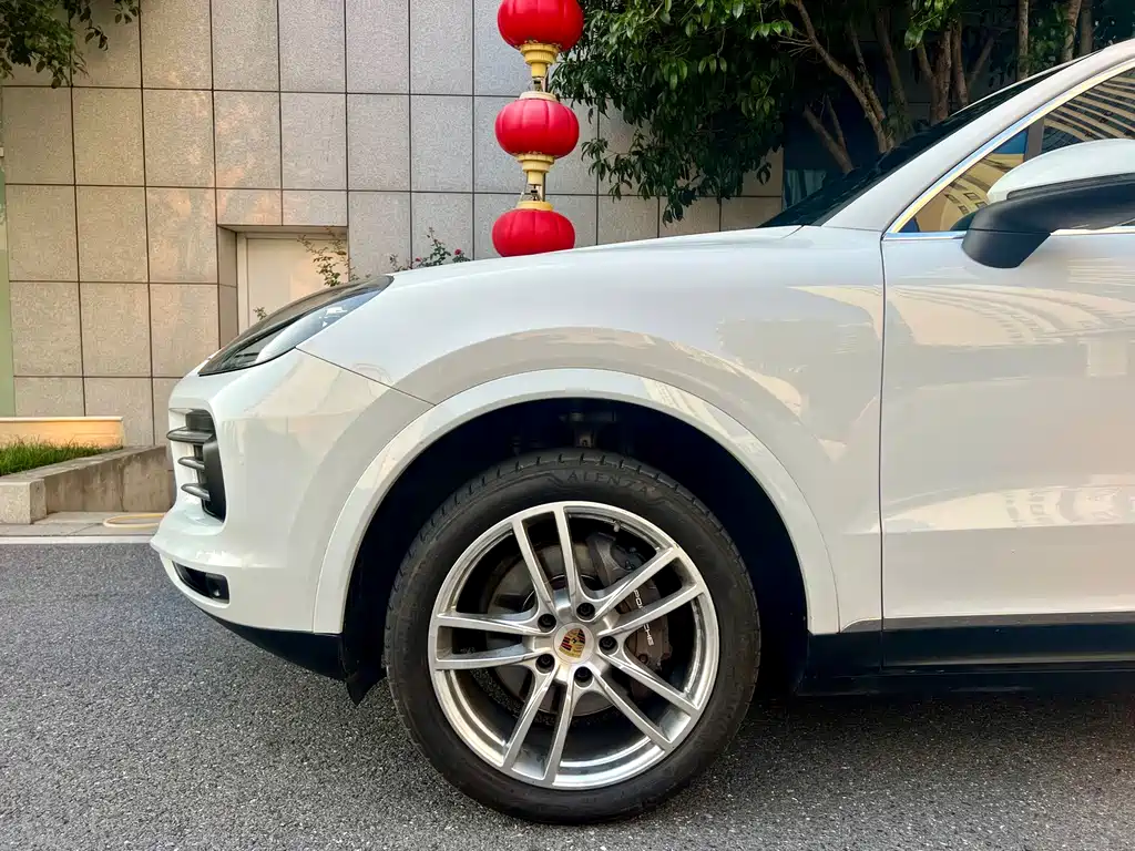 Porsche Cayenne — миниатюра 5