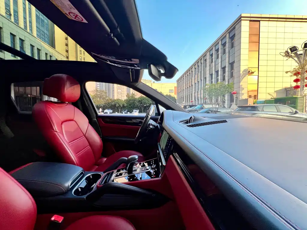 Porsche Cayenne — миниатюра 31