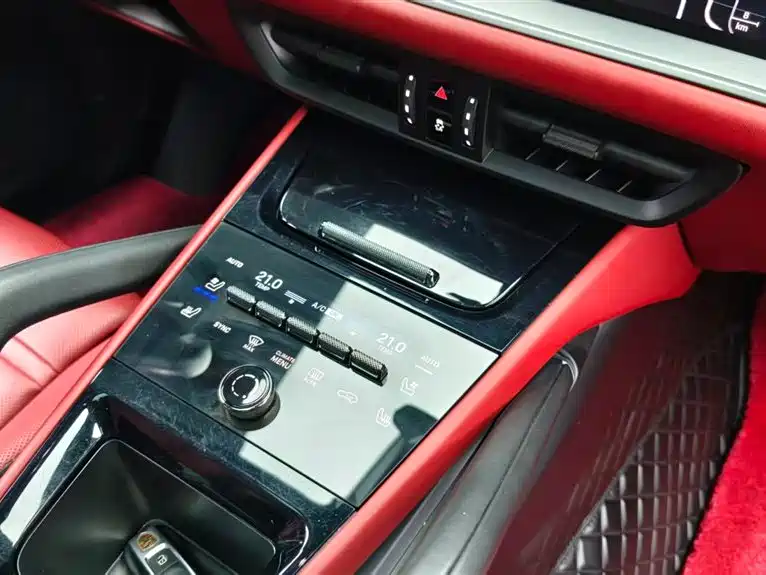 Porsche Cayenne — миниатюра 13