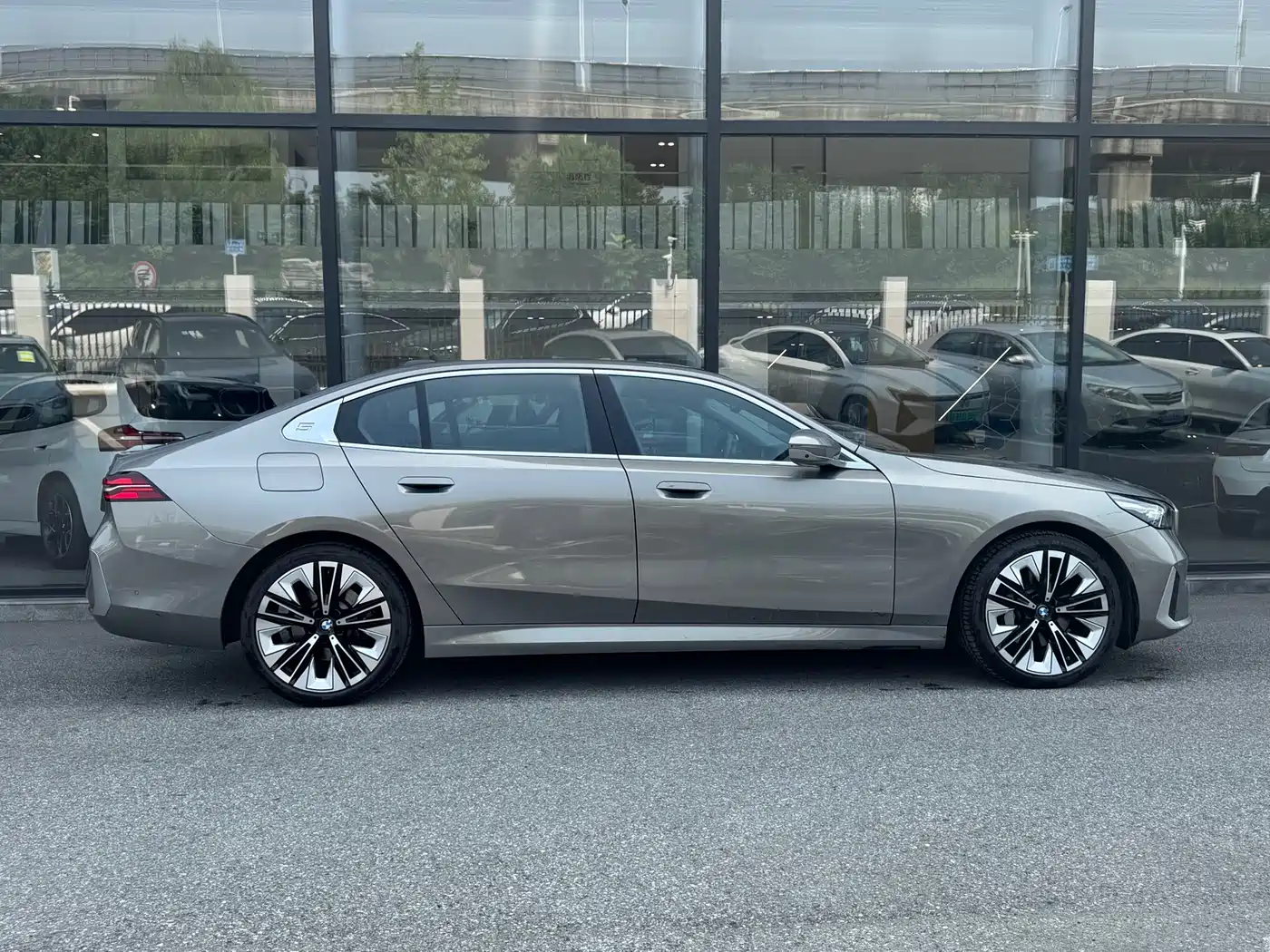 BMW 5 series 2024 Silver/gray из Китая, фото 4
