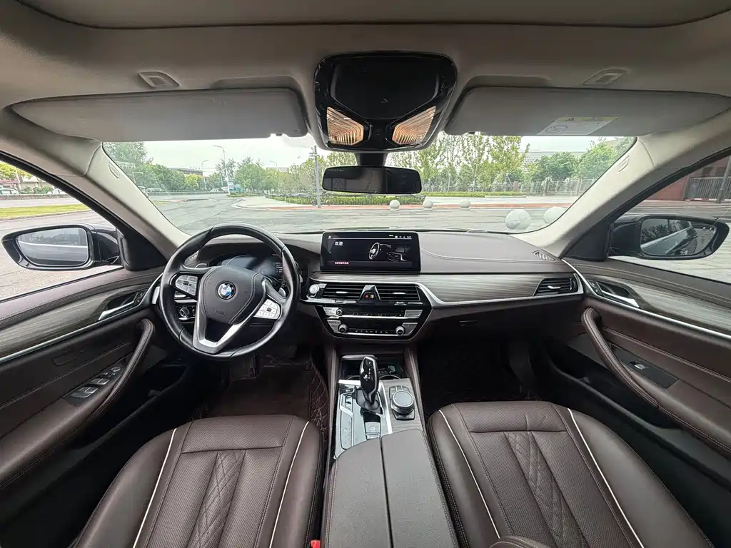 BMW 5 Series — миниатюра 9