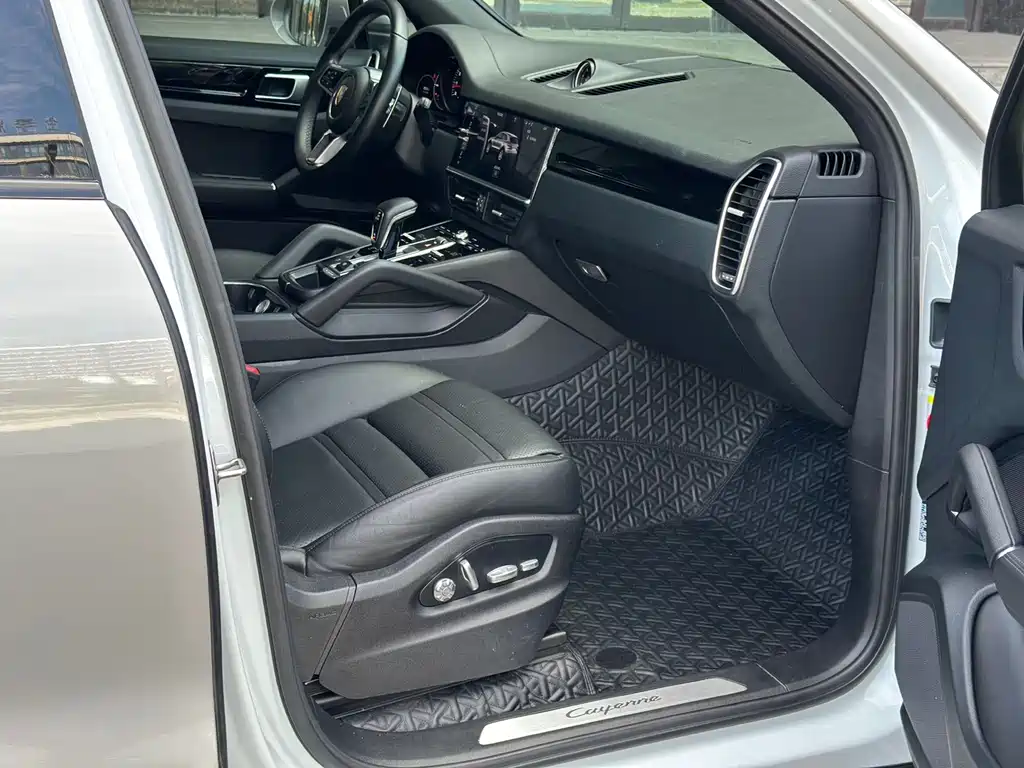 Porsche Cayenne — миниатюра 9