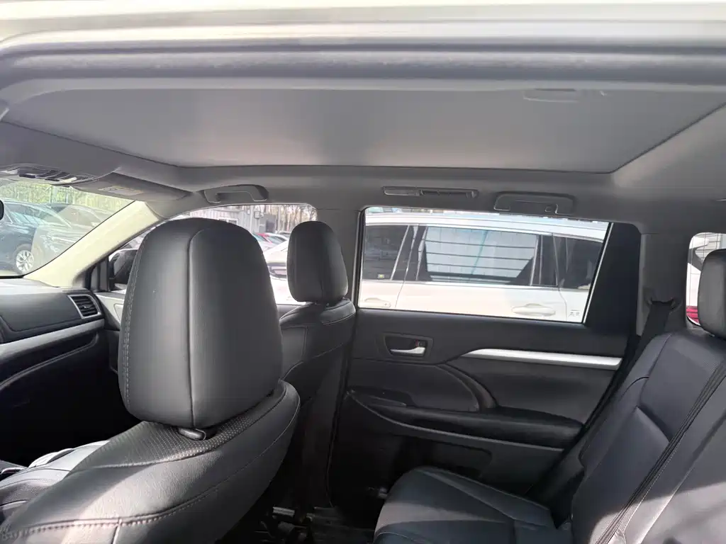 Toyota Highlander — миниатюра 12