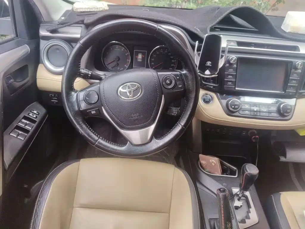 Toyota RAV4 — миниатюра 3