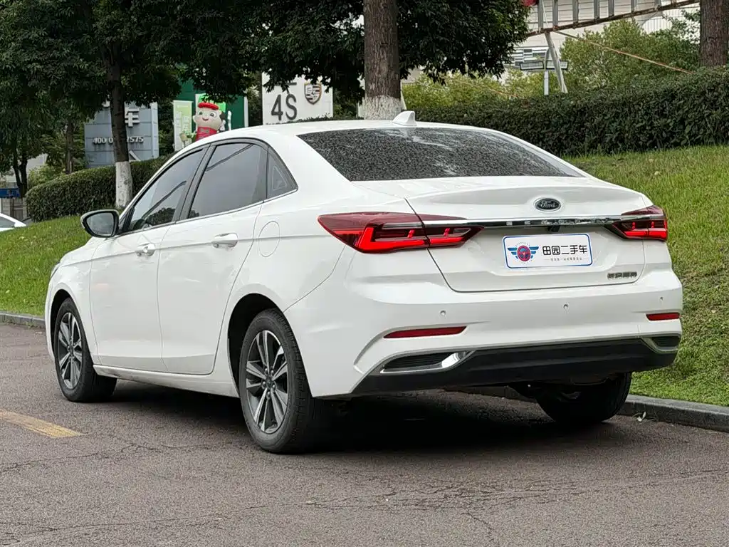 Ford Escort 2021 1.5L AT