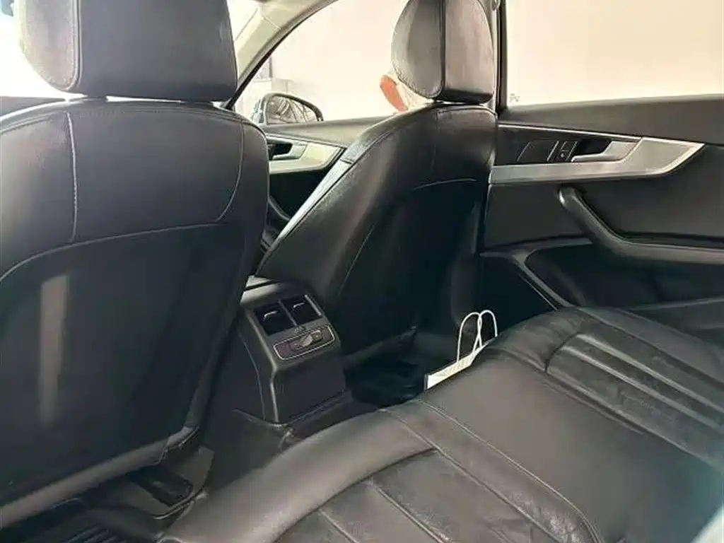 Audi A4L 2018 30 45 TFSI quattro Sport