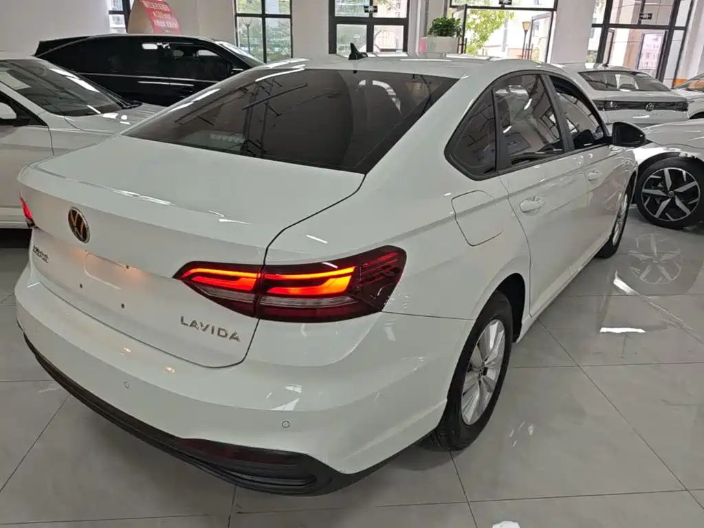 Volkswagen Lavida — миниатюра 7