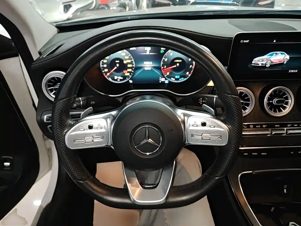 Mercedes-Benz C-Class — миниатюра 11