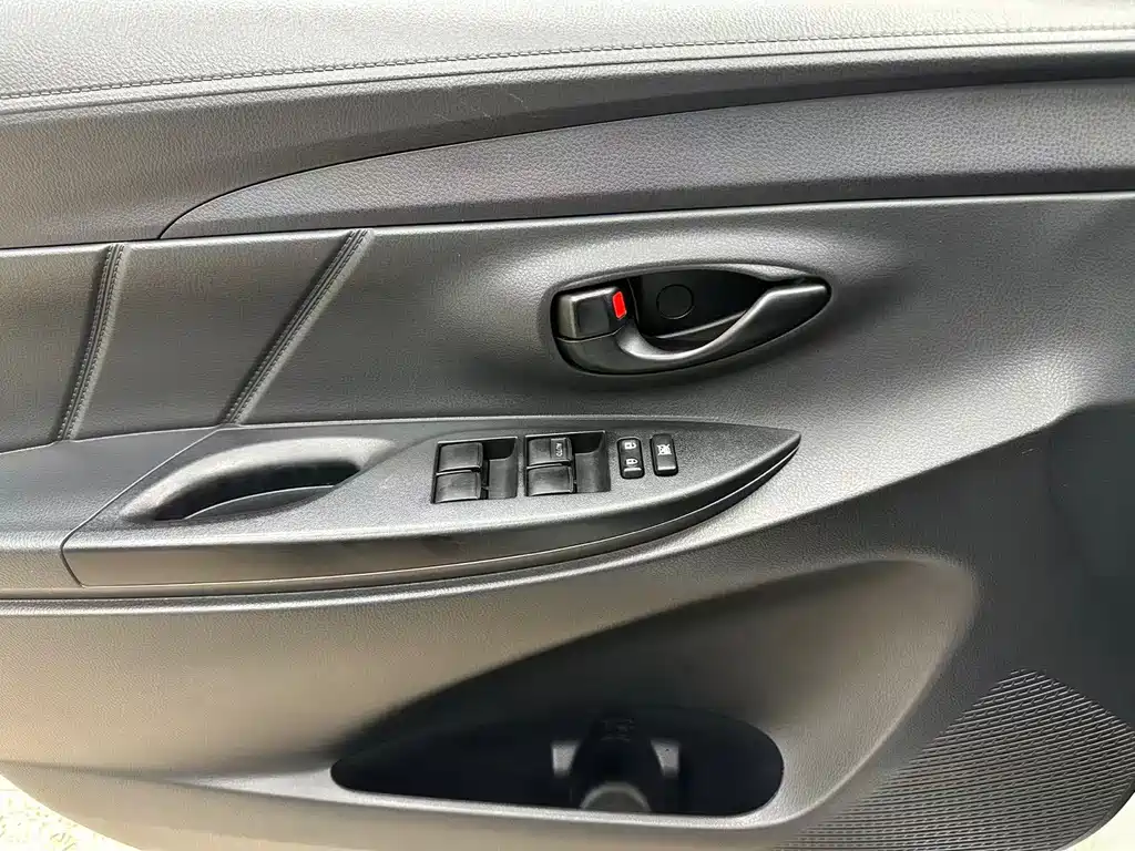 Toyota Yaris L — миниатюра 13