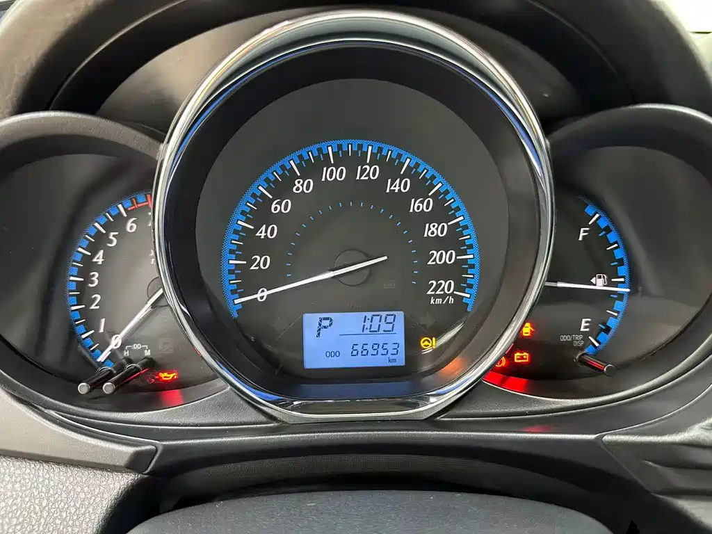 Toyota Yaris L — миниатюра 17