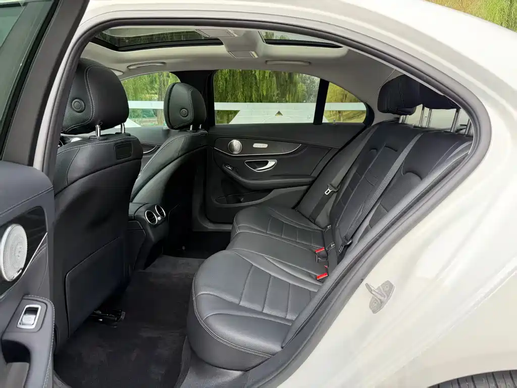 Mercedes-Benz C-Class — миниатюра 12