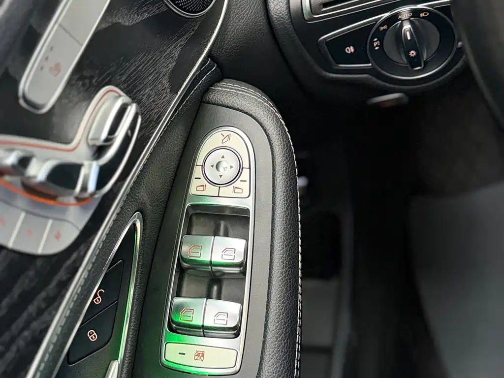 Mercedes-Benz C-Class — миниатюра 8