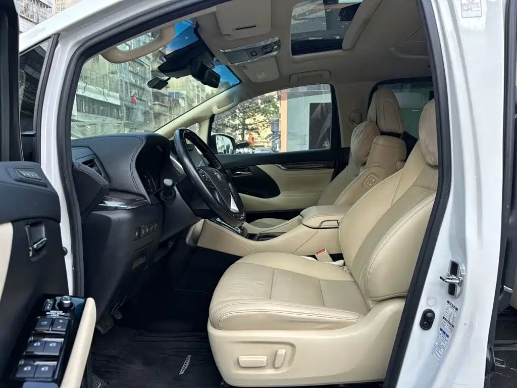 Toyota Vellfire — миниатюра 4