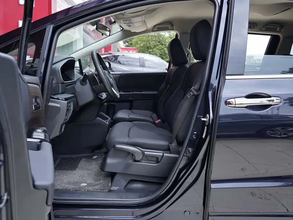 Honda Odyssey 2.0L e:HEV Sharp Delight Edition, фото 5