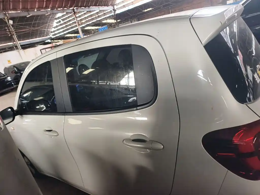 Wuling MINIEV — миниатюра 5