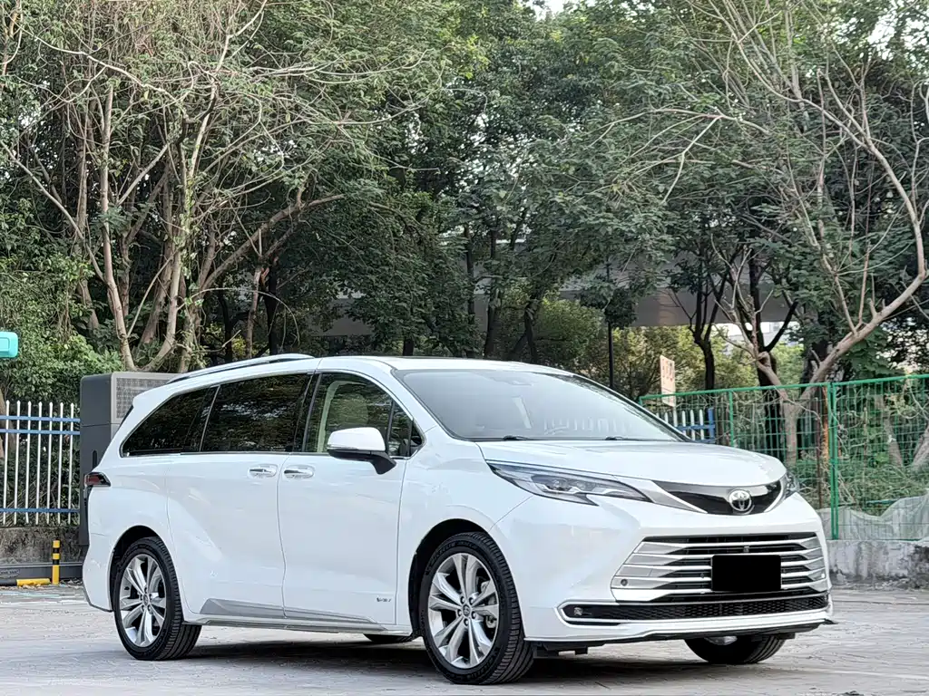 Toyota Sienna — миниатюра 3