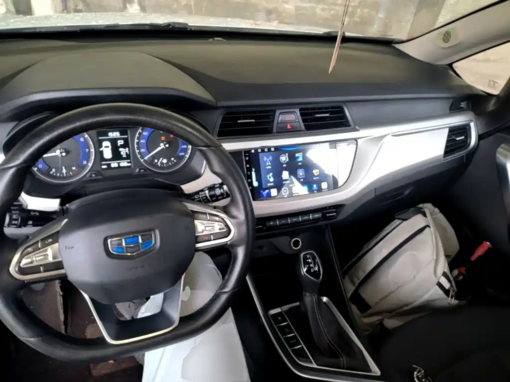 Geely Vision X3 — миниатюра 6