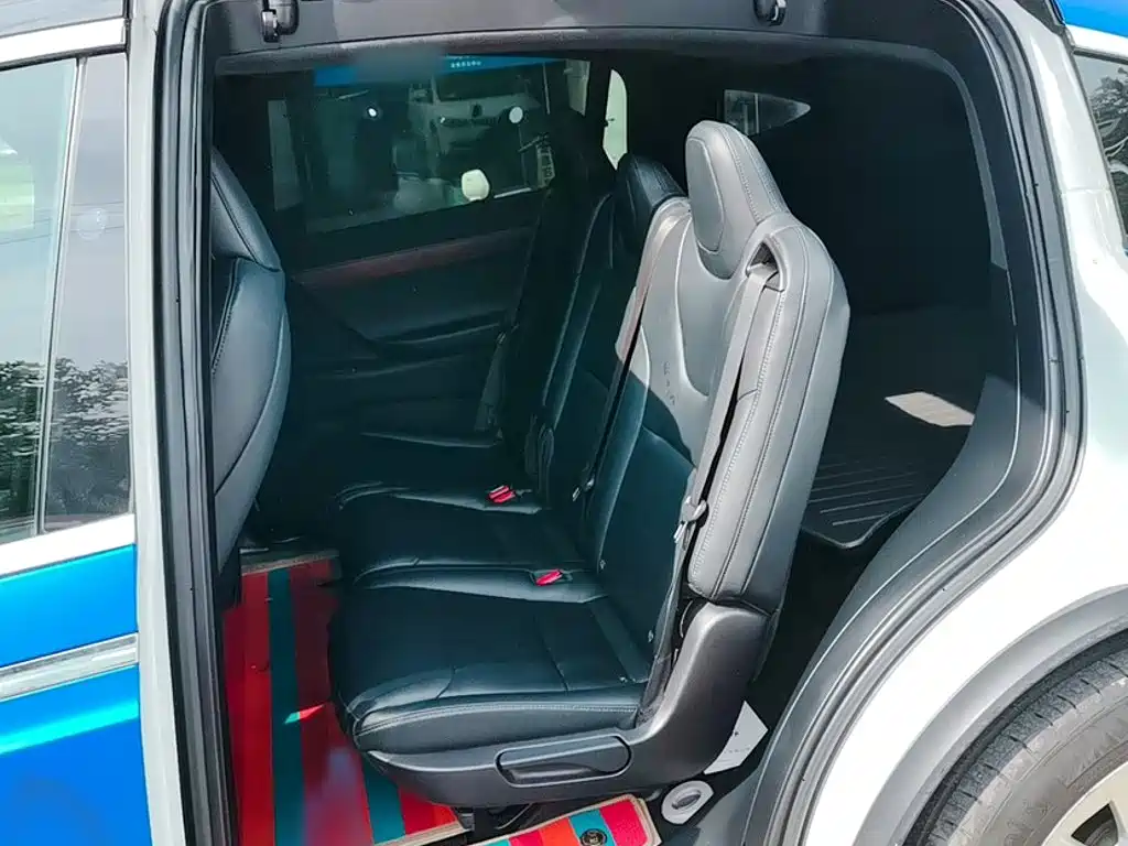 Tesla Model X — миниатюра 14