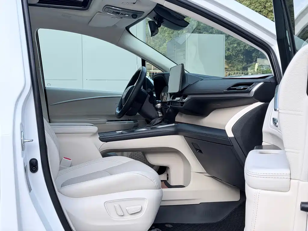 Toyota Sienna — миниатюра 6