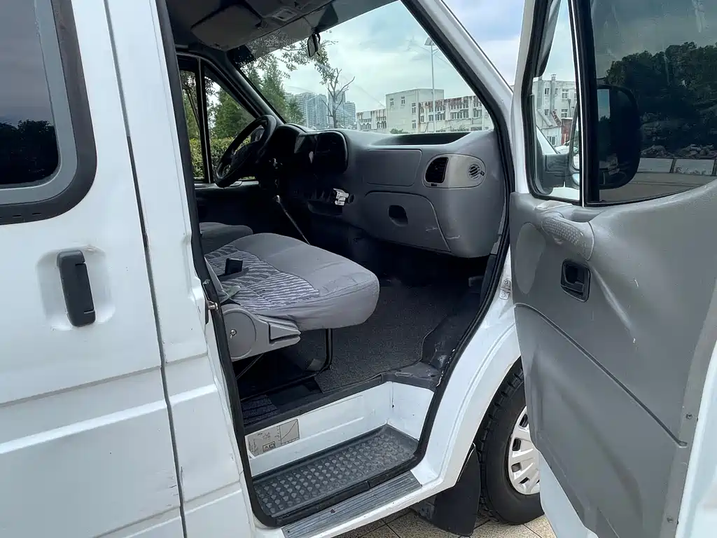 Ford Transit Classic — миниатюра 9