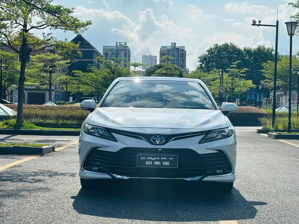 Toyota Camry — миниатюра 2