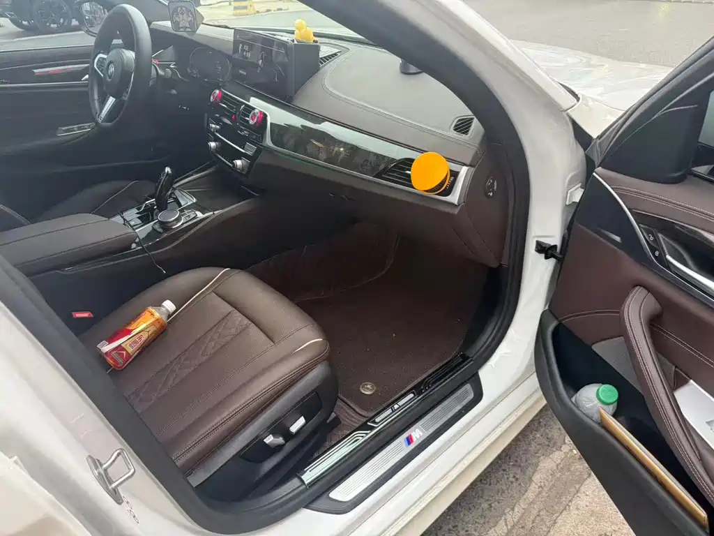 BMW 5 Series — миниатюра 7