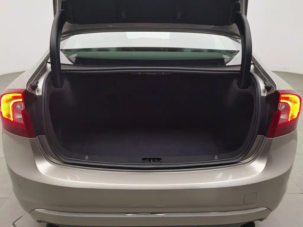 Volvo S60 — миниатюра 16