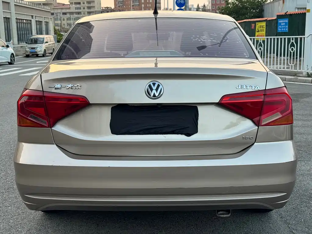 Volkswagen Jetta — миниатюра 8