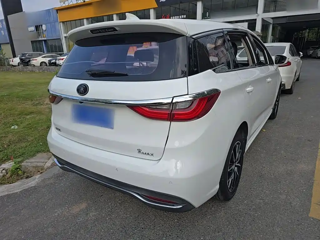 BYD MAX — миниатюра 7