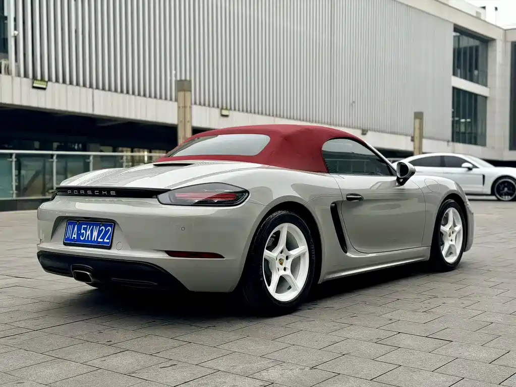 PORSCHE 718