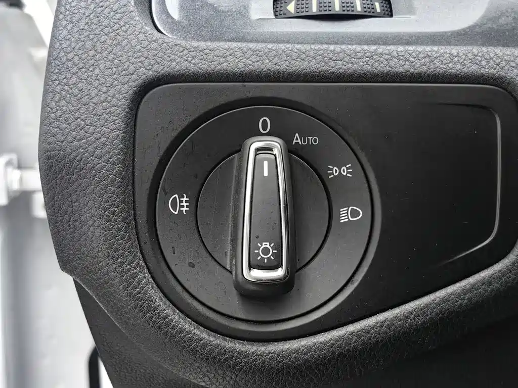 Volkswagen Golf EV — миниатюра 21