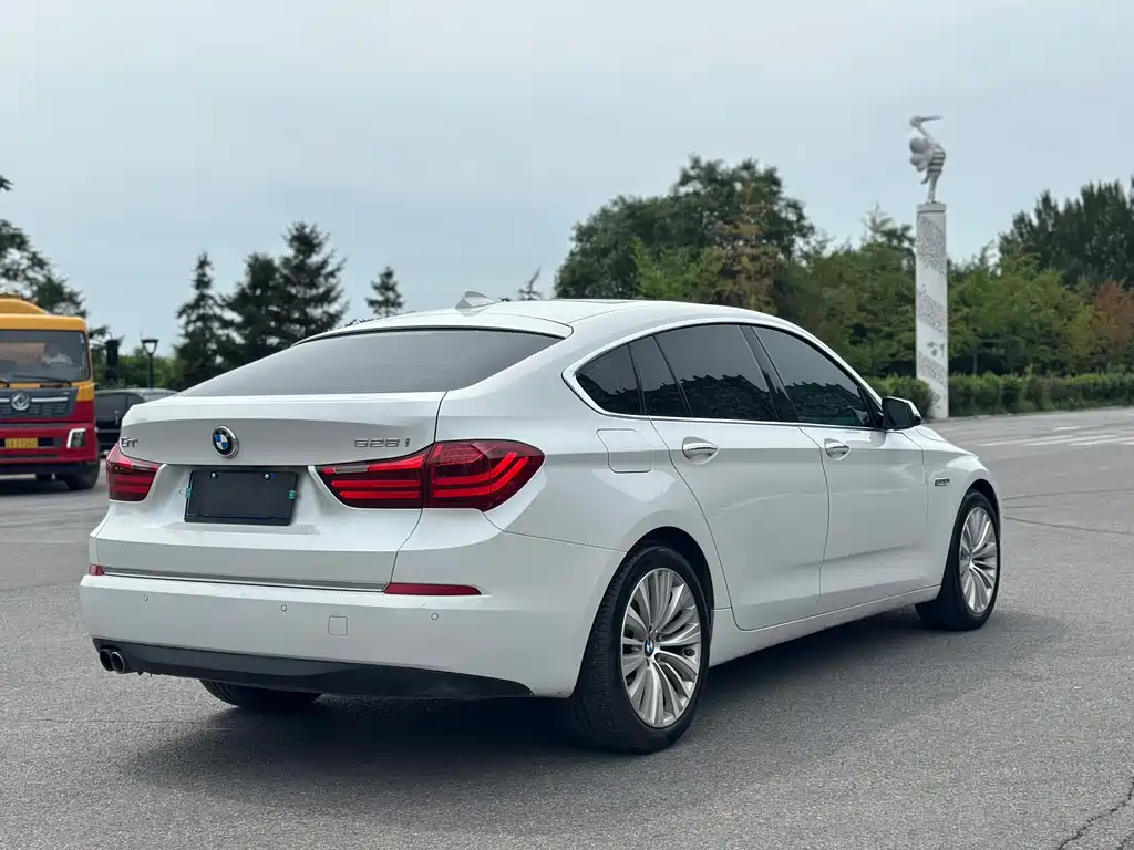 BMW 5 Series GT 5 GT 2014 528i Luxury