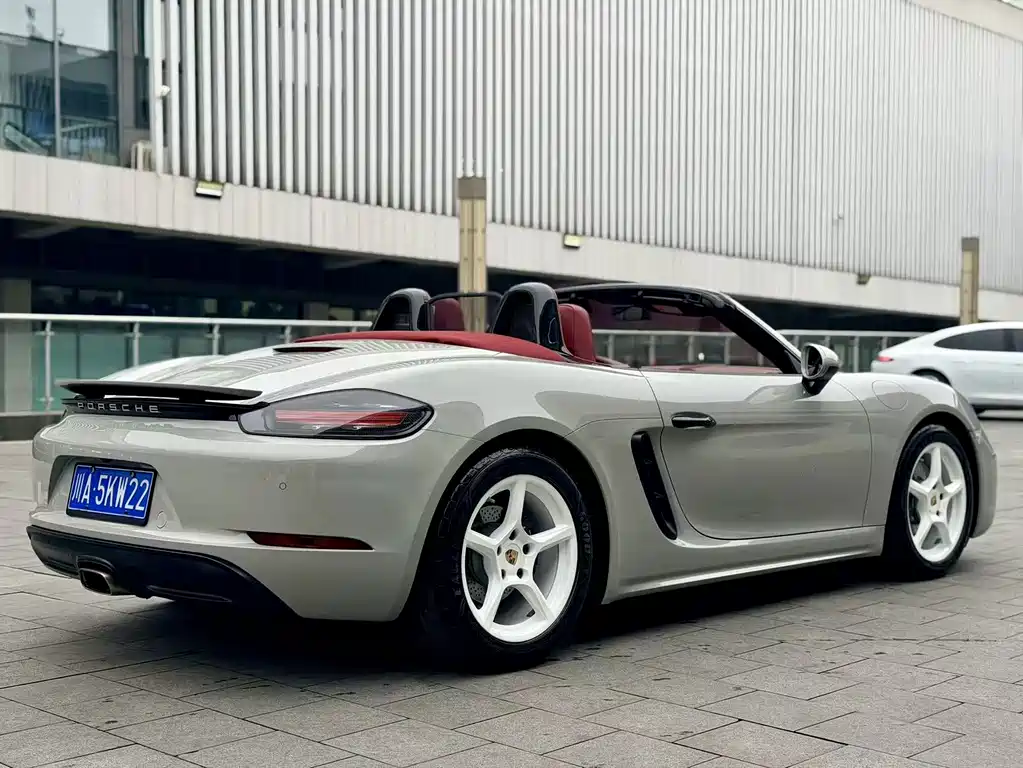 PORSCHE 718