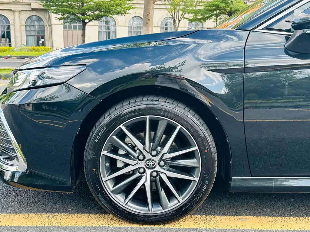 Toyota Camry — миниатюра 5