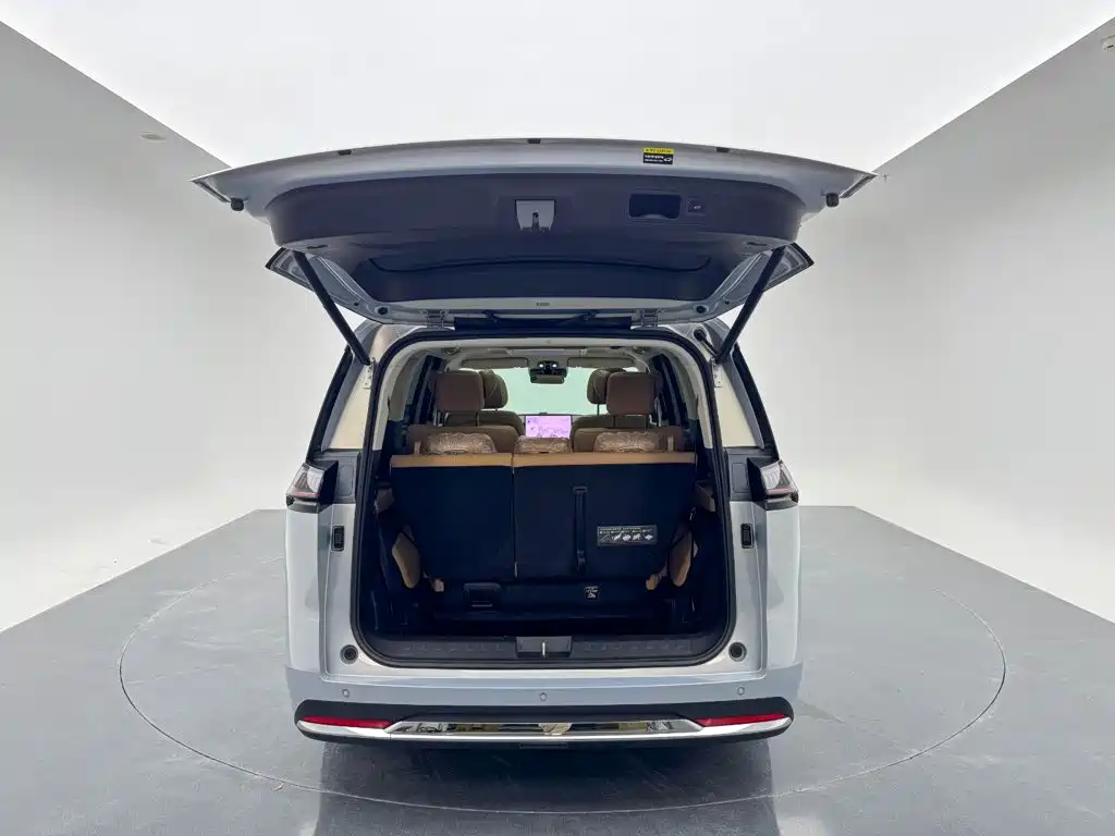 GAC Motor 传祺E8 PHEV — миниатюра 25