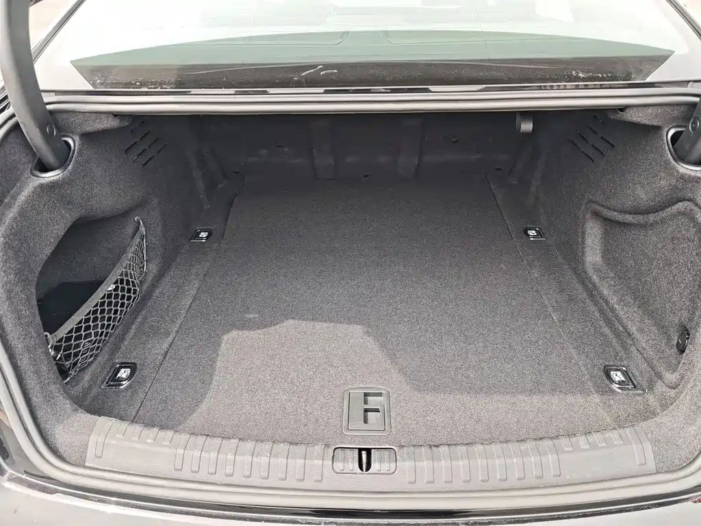Audi A6L 2023 40 TFSI Luxury