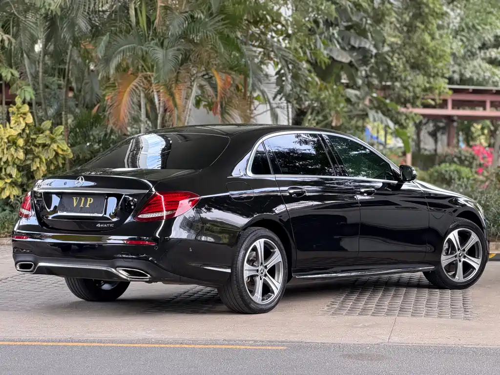 MERCEDES-BENZ E CLASS