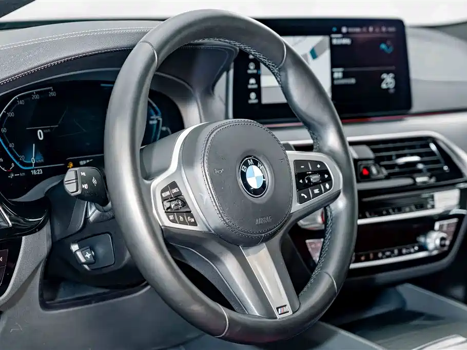 BMW 5 Series New Energy — миниатюра 9