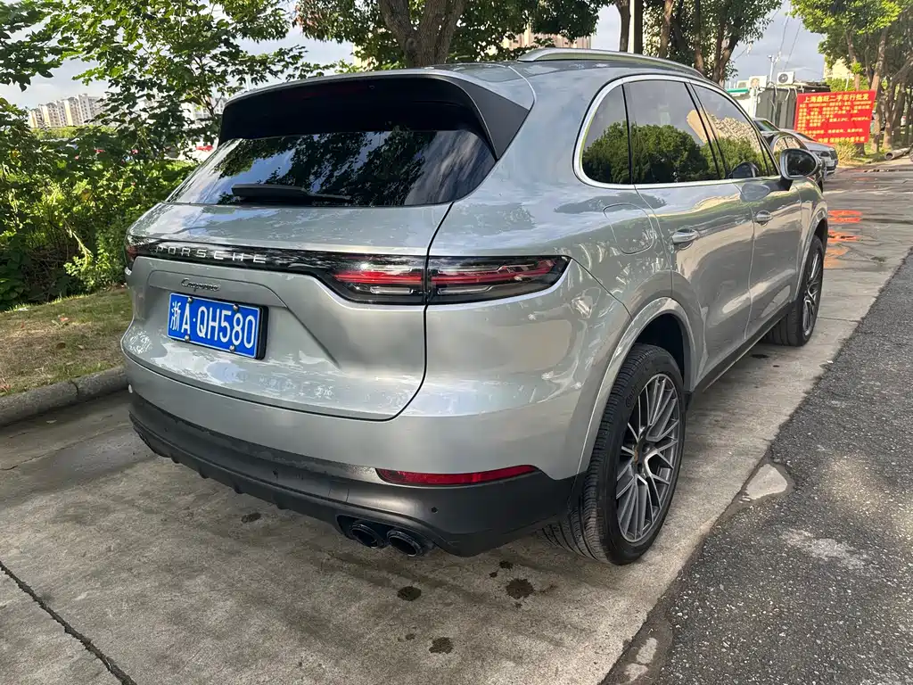 Porsche Cayenne — миниатюра 3