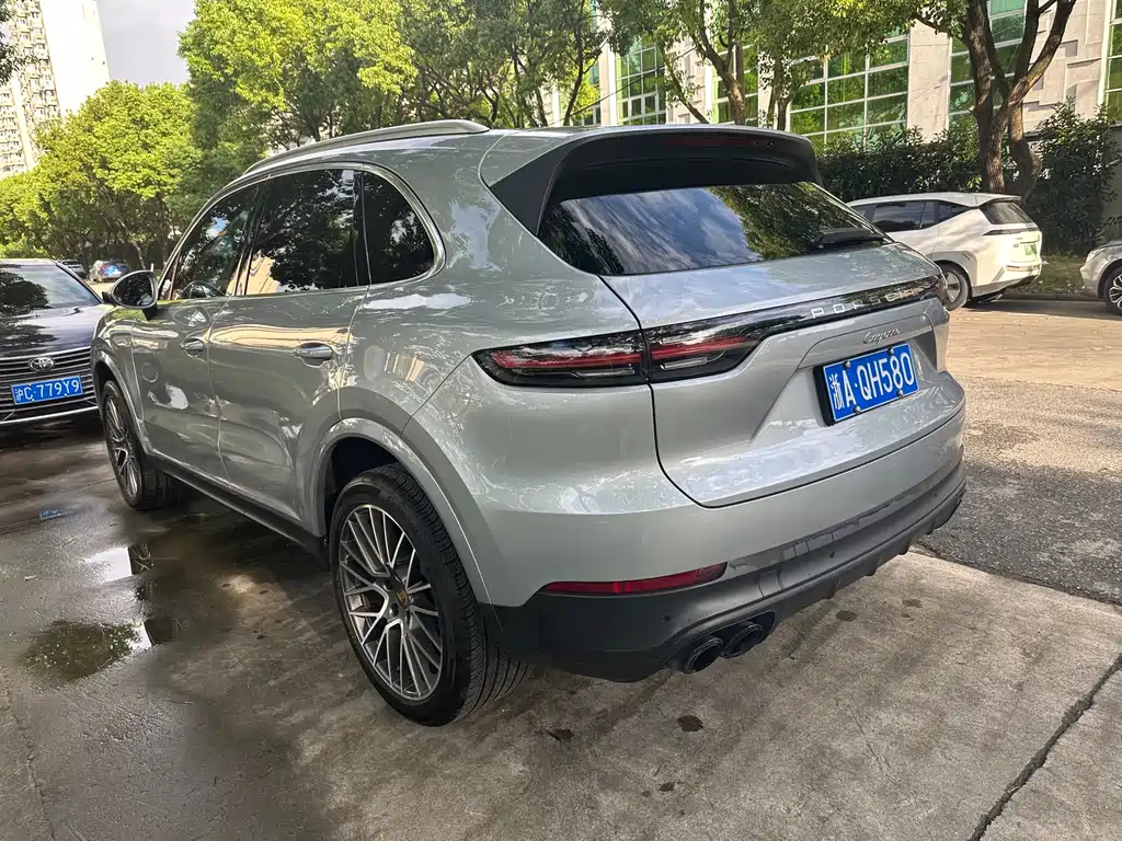 Porsche Cayenne — миниатюра 4