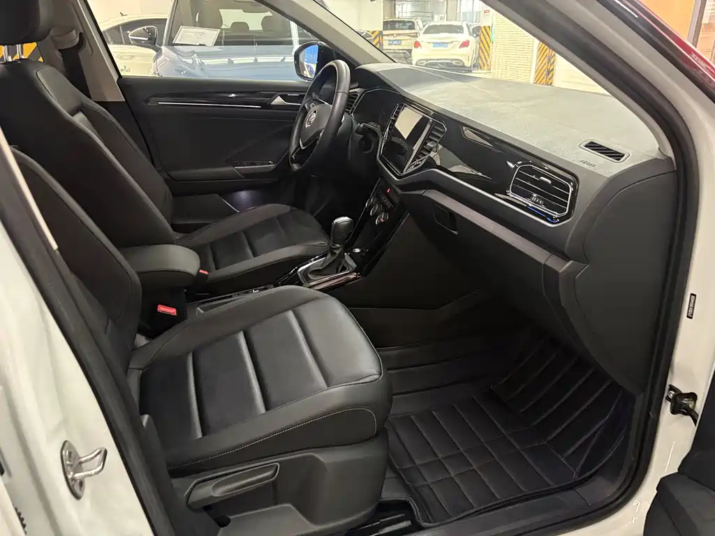 Volkswagen T-Roc — миниатюра 7