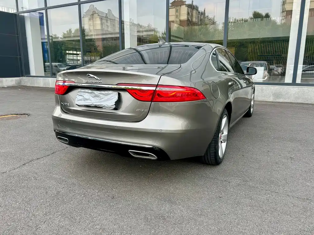 Jaguar XFL — миниатюра 4