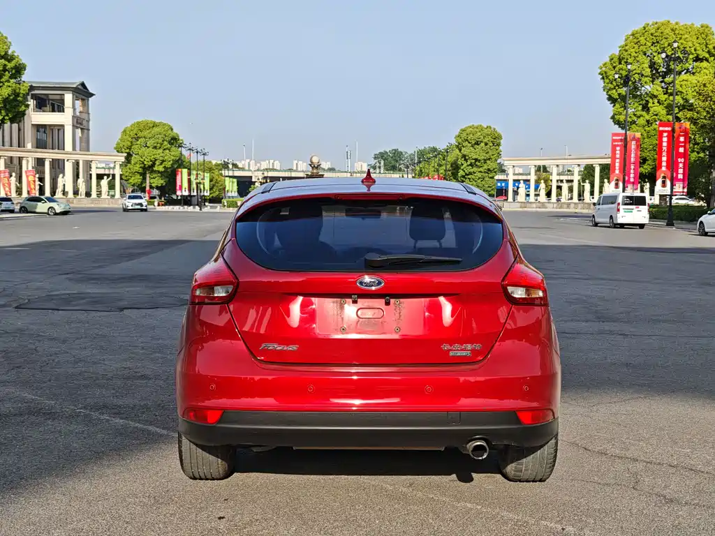 Ford Focus 2017 EcoBoost 180 AT Elite